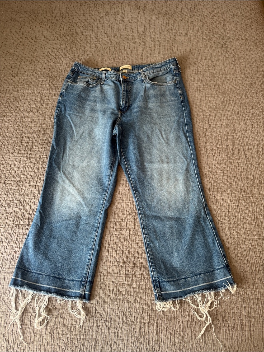Universal Thread Ankle Bootcut Cropped Raw Hem Jeans